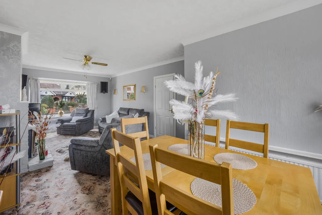 Castle Hill Crescent, Rochdale OL11 4HZ, photo 6