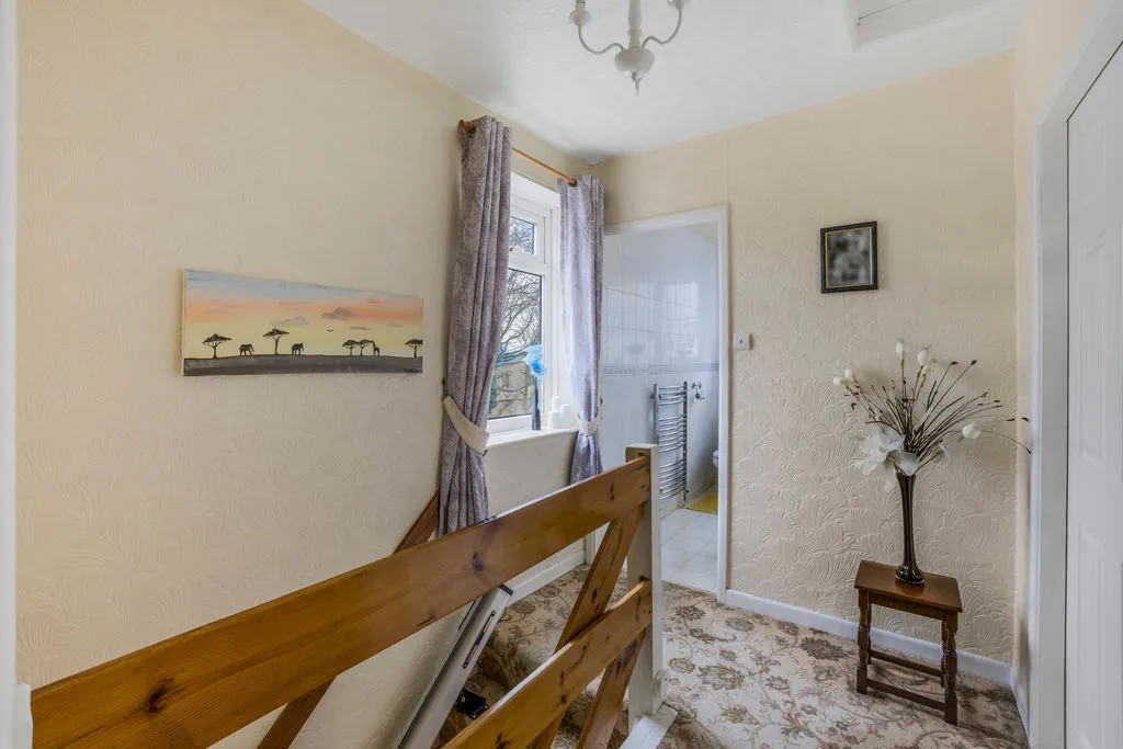 Castle Hill Crescent, Rochdale OL11 4HZ, photo 9