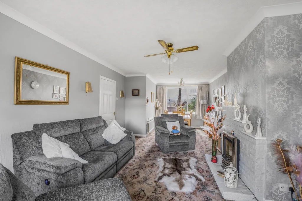 Castle Hill Crescent, Rochdale OL11 4HZ, photo 4