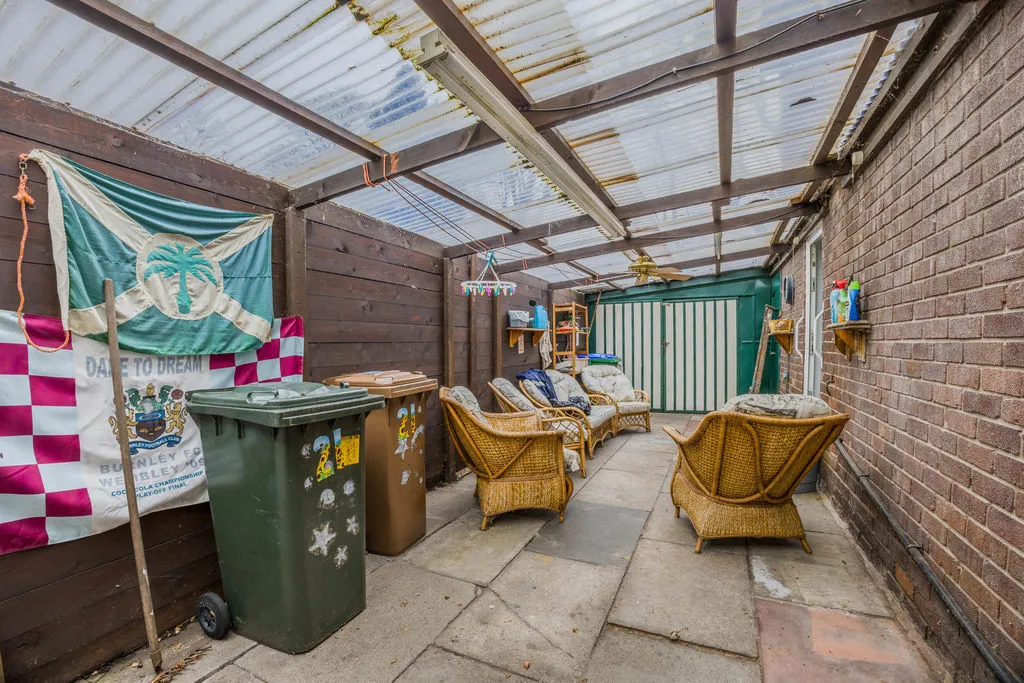 Castle Hill Crescent, Rochdale OL11 4HZ, photo 16