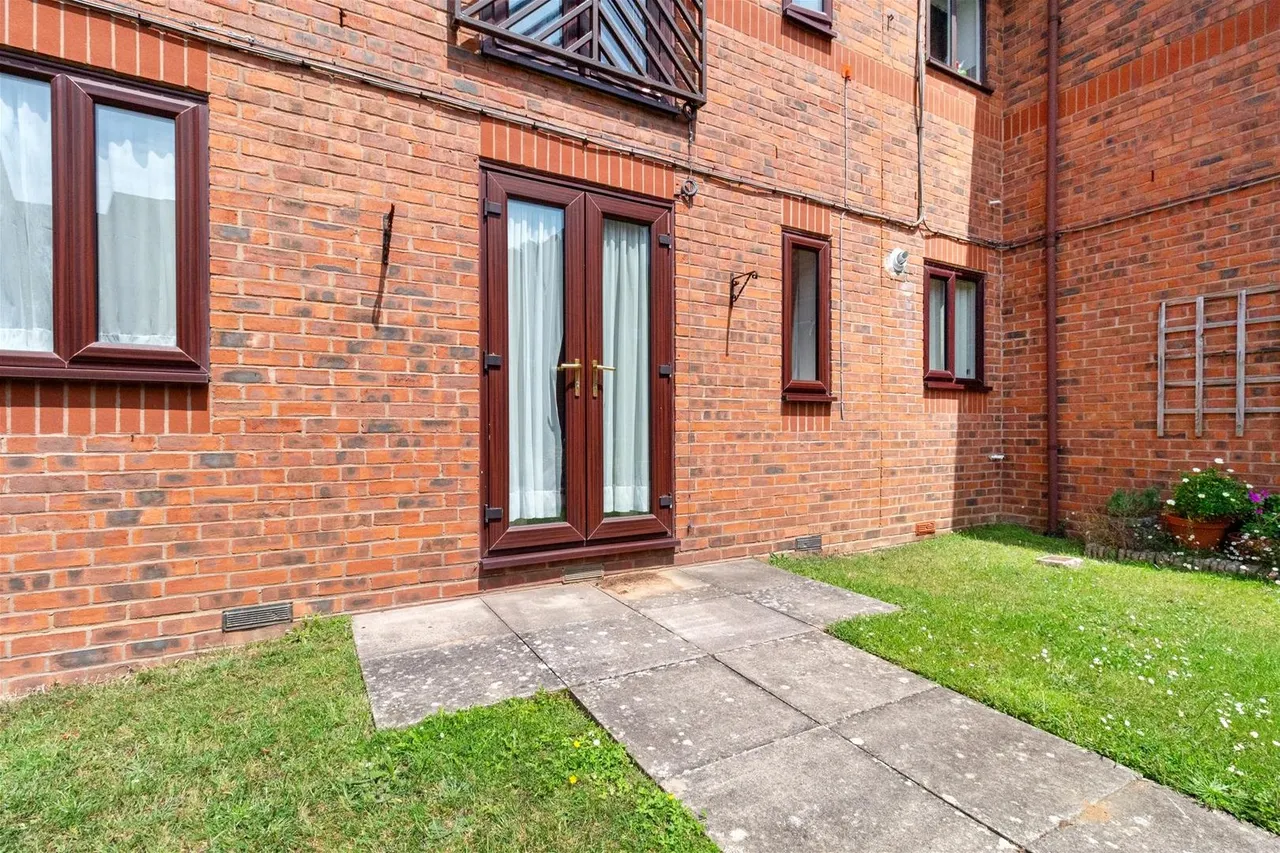 The Courtyard, Offington Lane, Worthing, photo 13