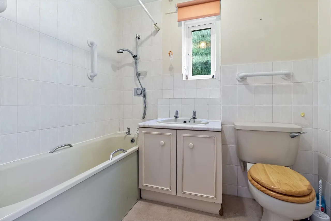 The Courtyard, Offington Lane, Worthing, photo 5