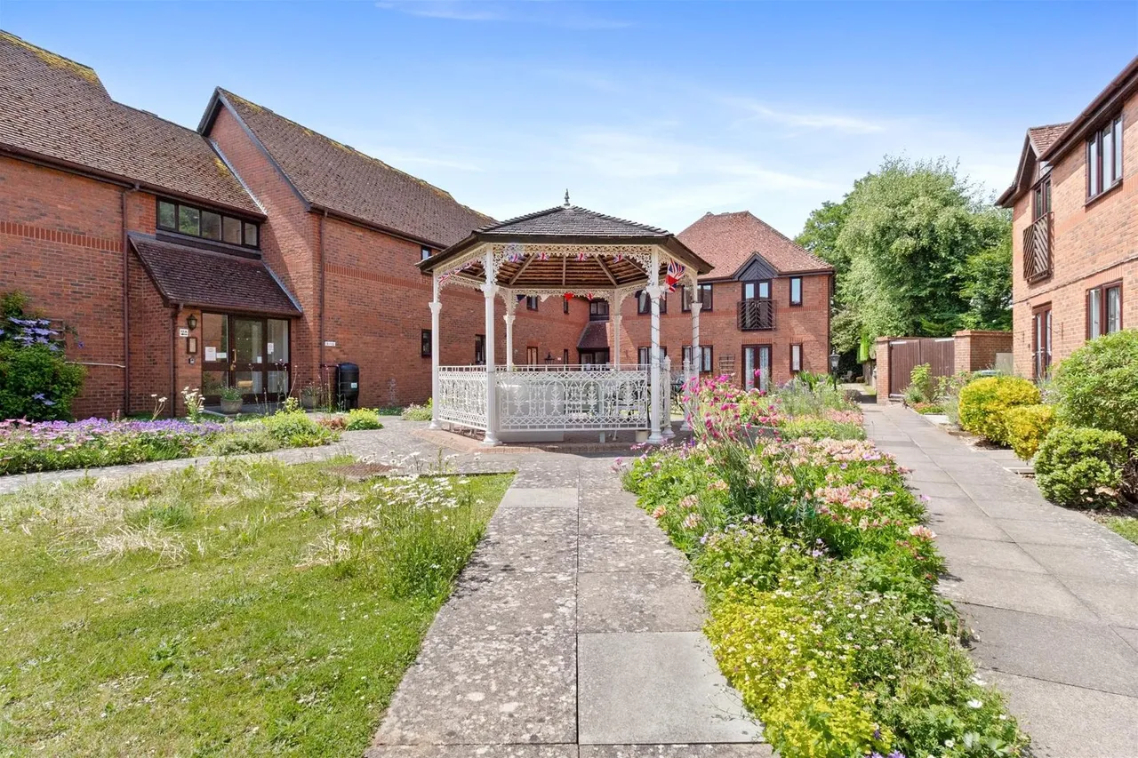The Courtyard, Offington Lane, Worthing, photo 11