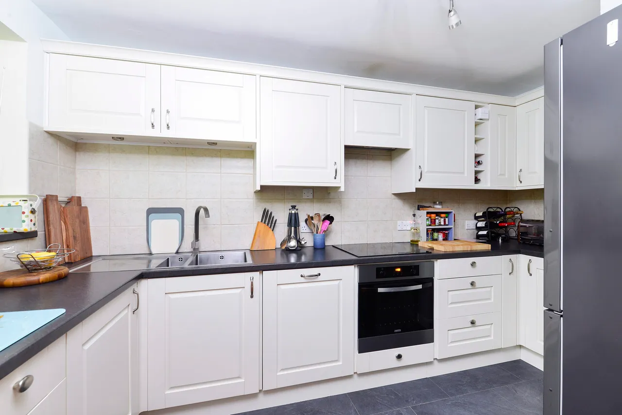 Chapel Fields Charterhouse Road, Godalming, GU7, photo 6