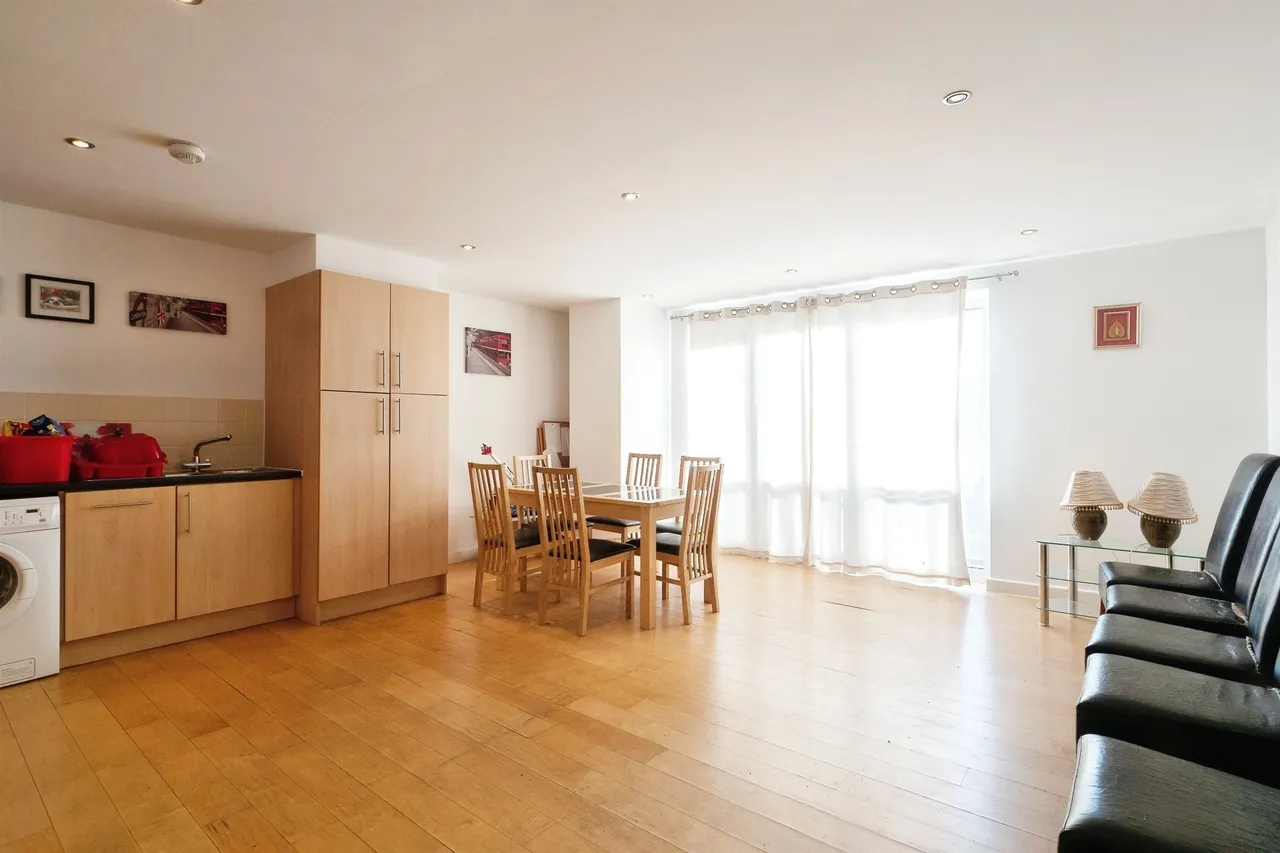 2 bed flat for sale — Navigation Street, Leicester