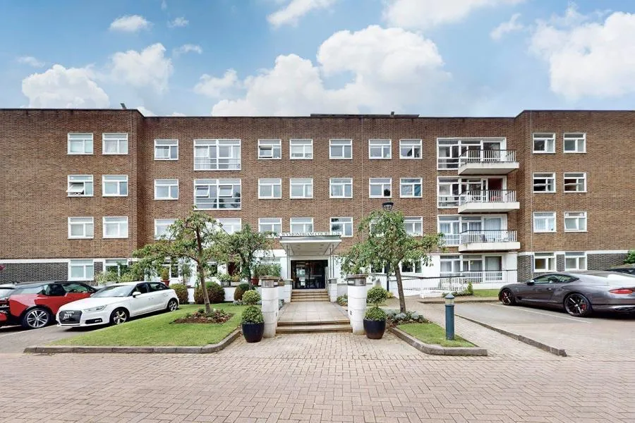 3 bed flat for sale, St. Johns Wood Park, London, NW8