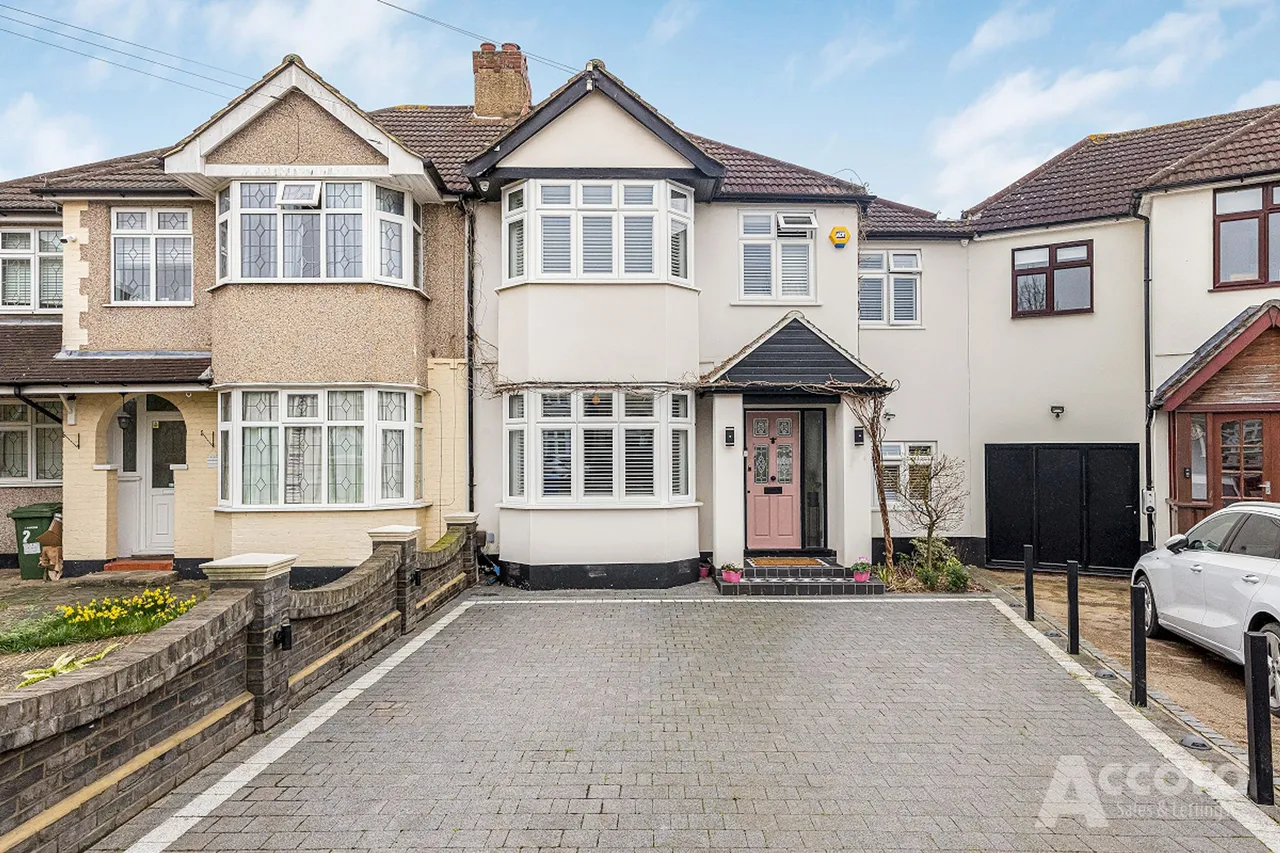 6 bed house for sale — Heather Glen, Romford, RM1