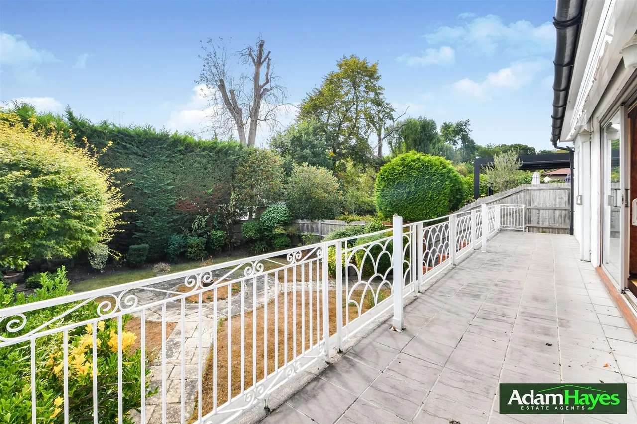 Valley Avenue, North Finchley, photo 14