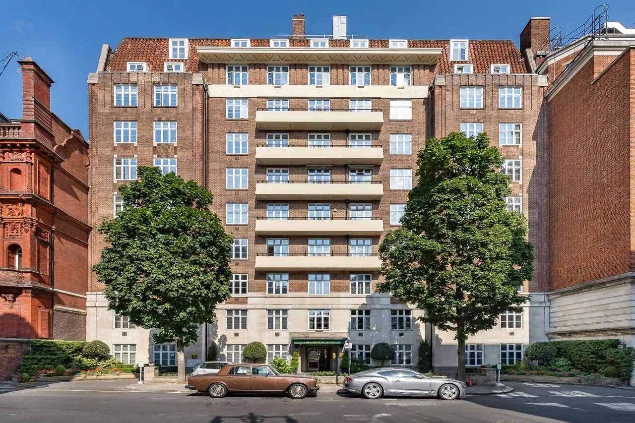 Chesterfield Gardens, London, W1K, photo 2