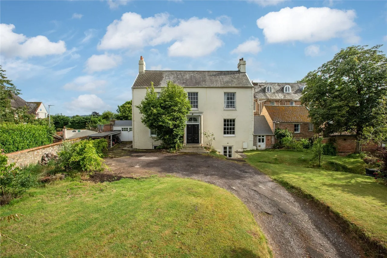 5 bed flat for sale, Honiton Road, Trull, TA3