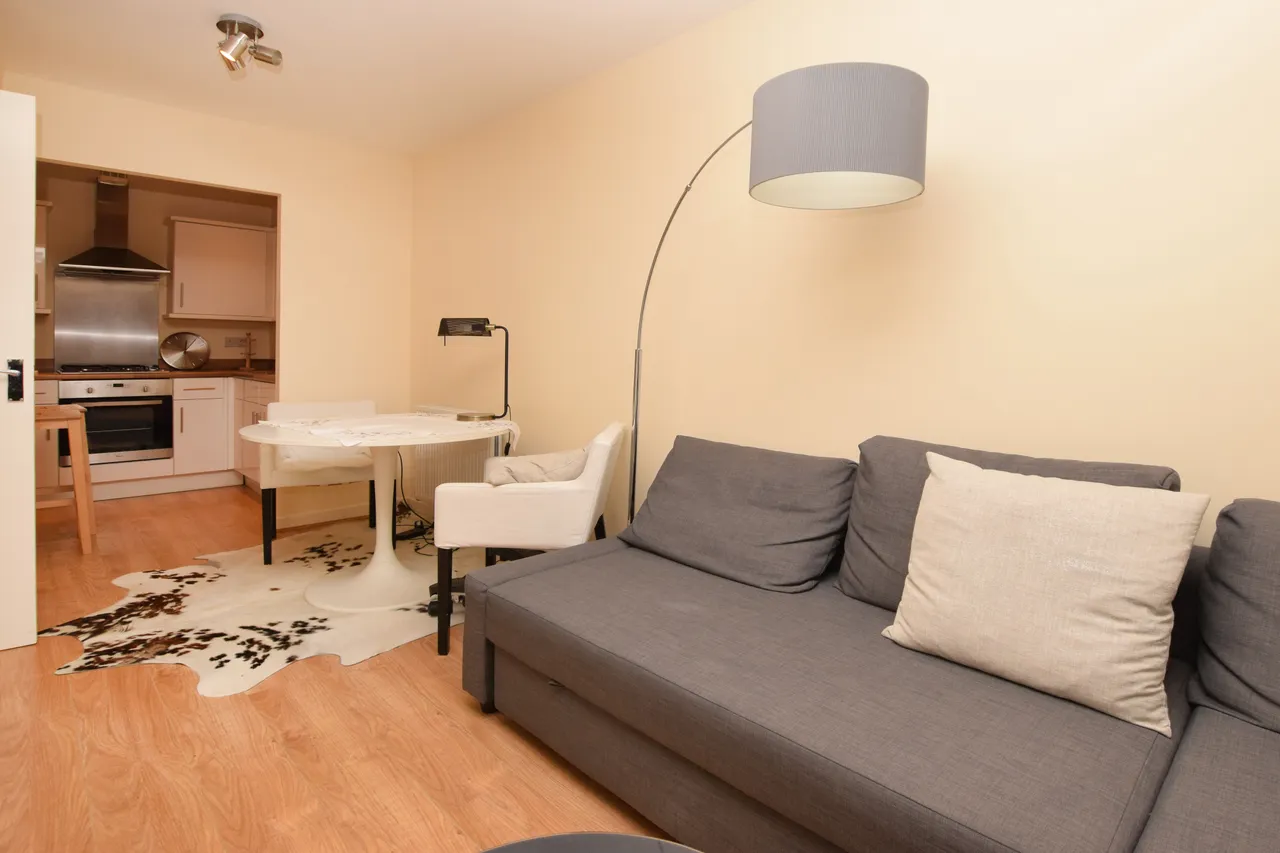 8 Oliver Court, Ley Farm Close, Watford, photo 3