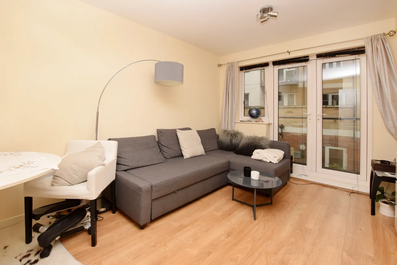 8 Oliver Court, Ley Farm Close, Watford, photo 2