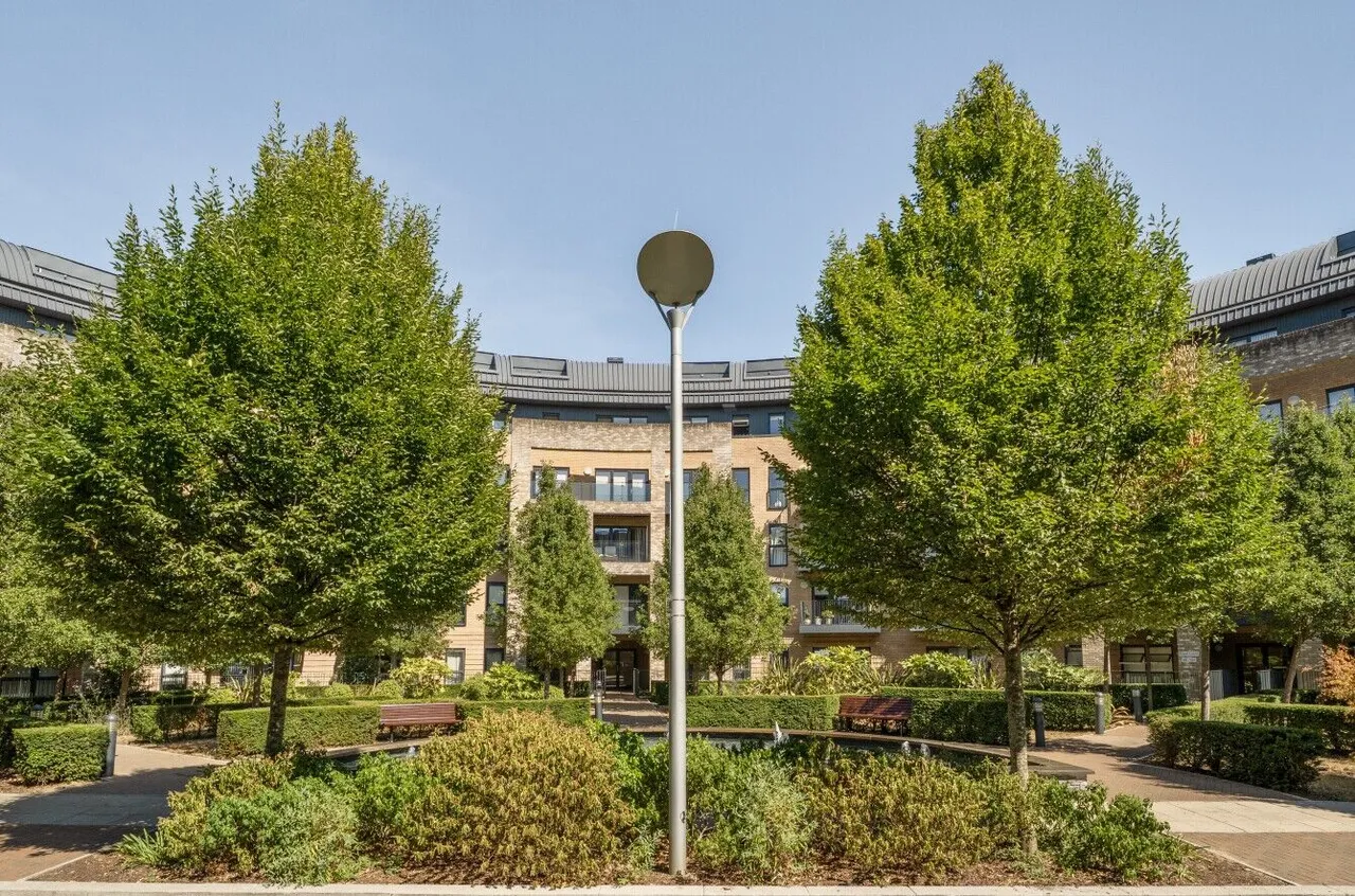 2 bed flat for sale, Stanmore, HA7