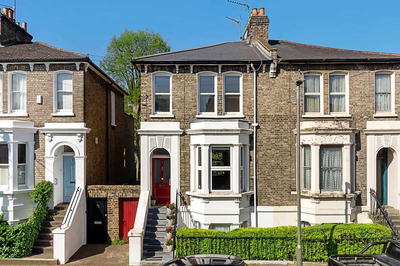2 bed flat to rent, London, SW18