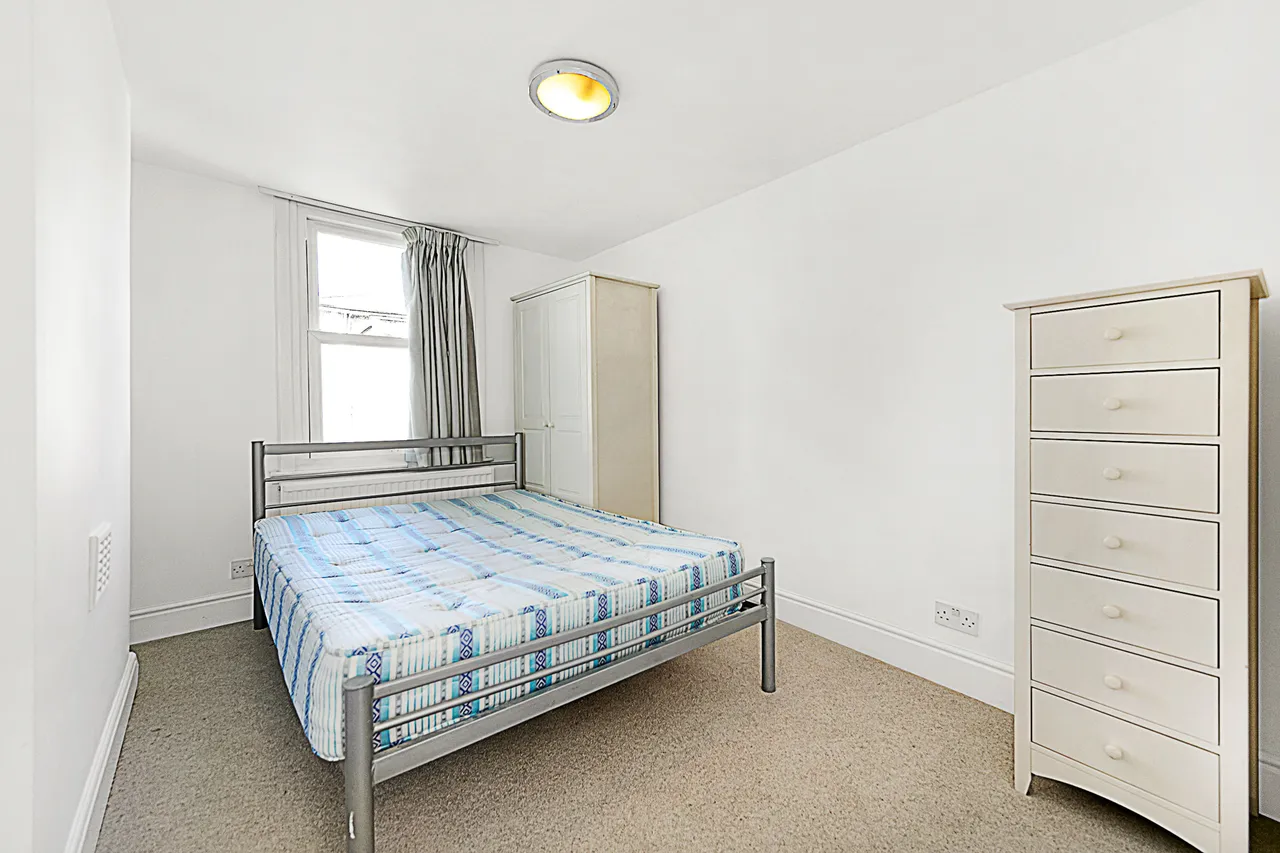 London, SW18, photo 3
