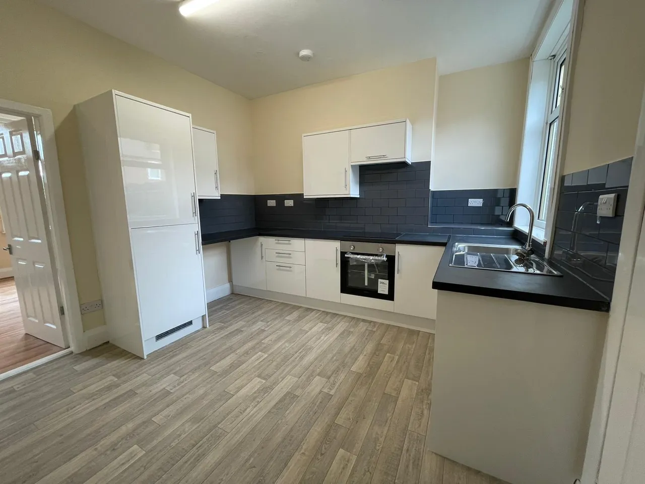 Aire Terrace, WF10, photo 4