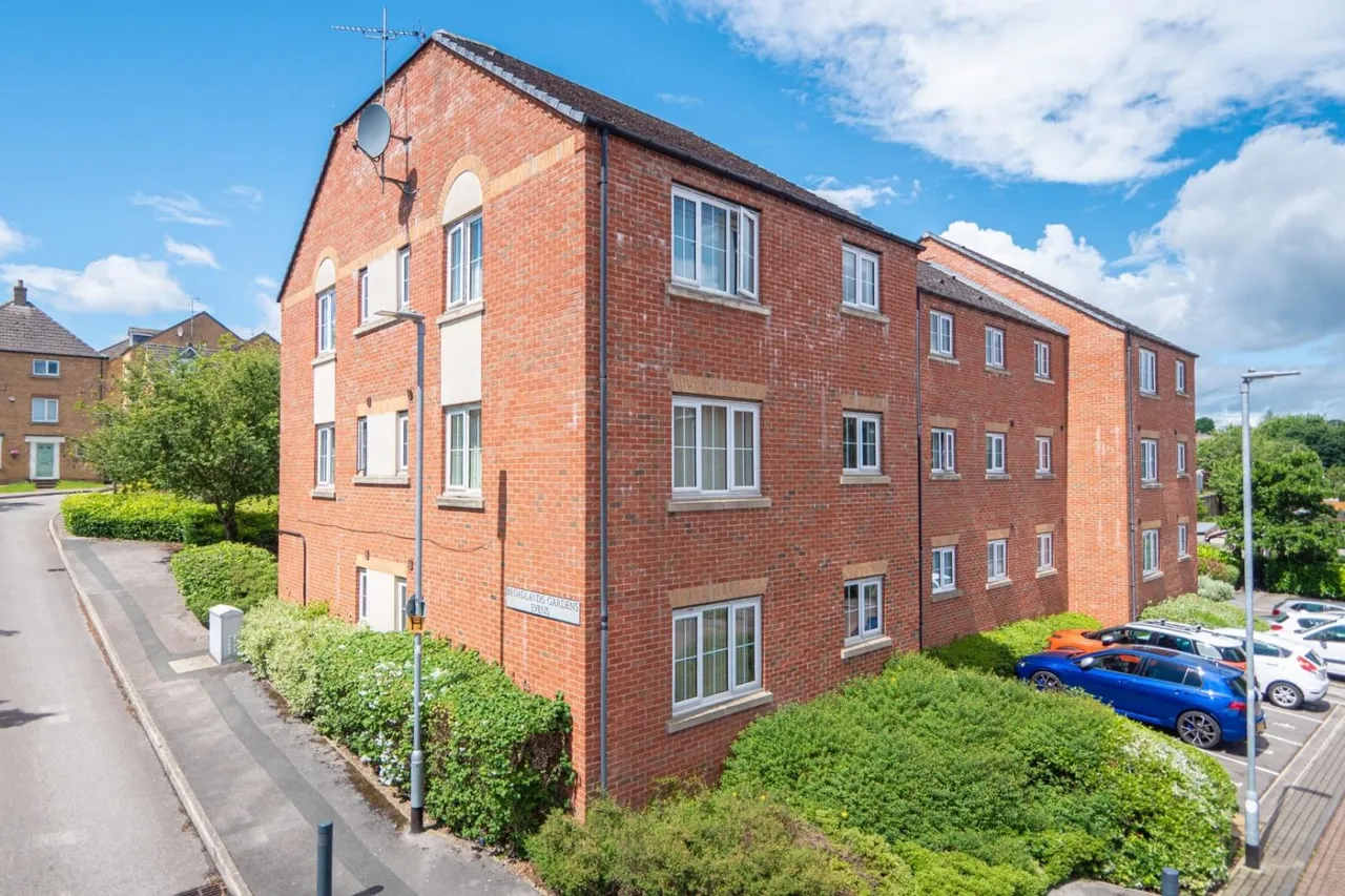 2 bed flat for sale — Broadlands Gardens, Pudsey, LS28 9GD