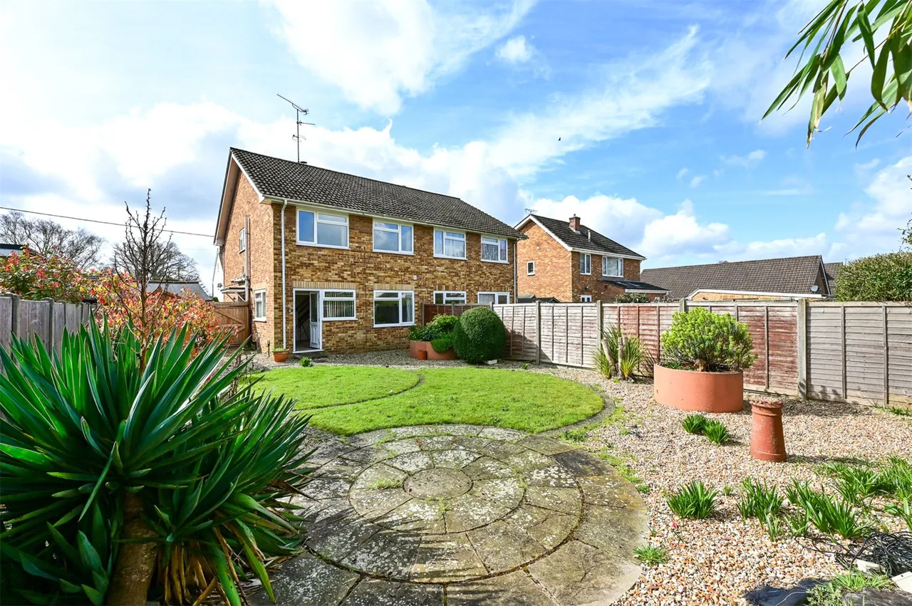 Firacre Road, Ash Vale, Guildford, Surrey, GU12 5JT, photo 2