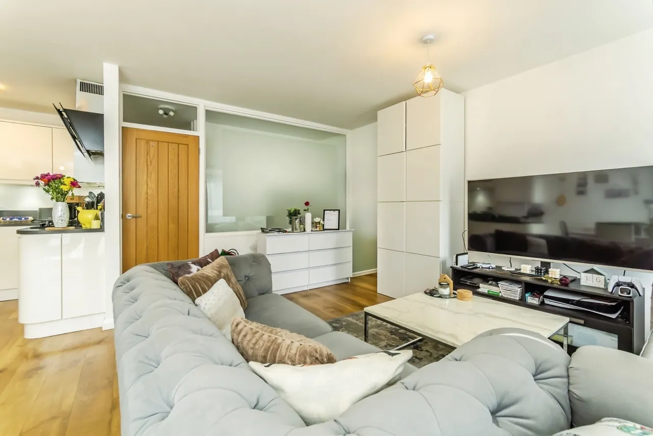 Stable Court, Croydon Road, Caterham, Surrey, CR3, photo 5