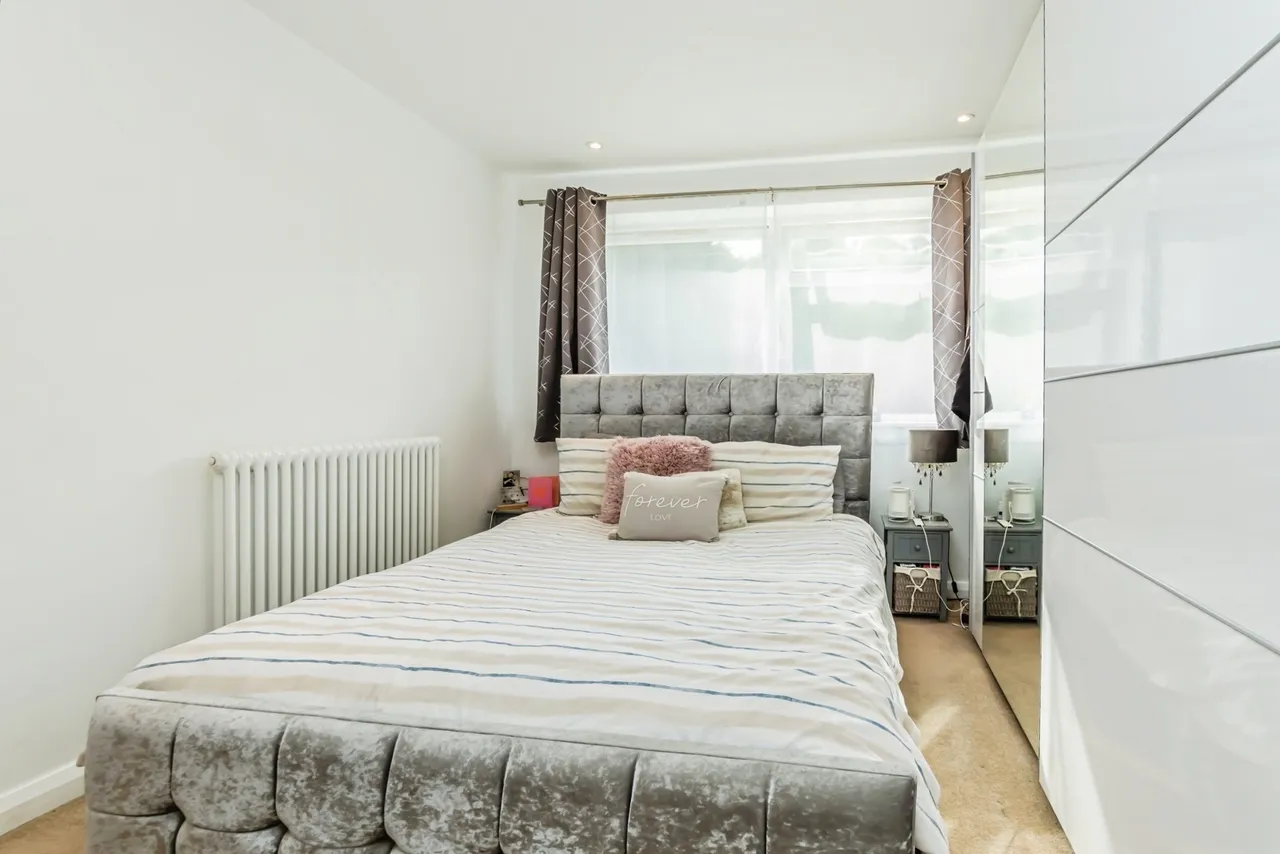Stable Court, Croydon Road, Caterham, Surrey, CR3, photo 7