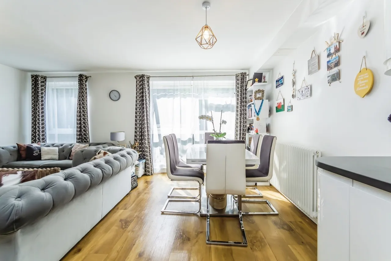 Stable Court, Croydon Road, Caterham, Surrey, CR3, photo 6
