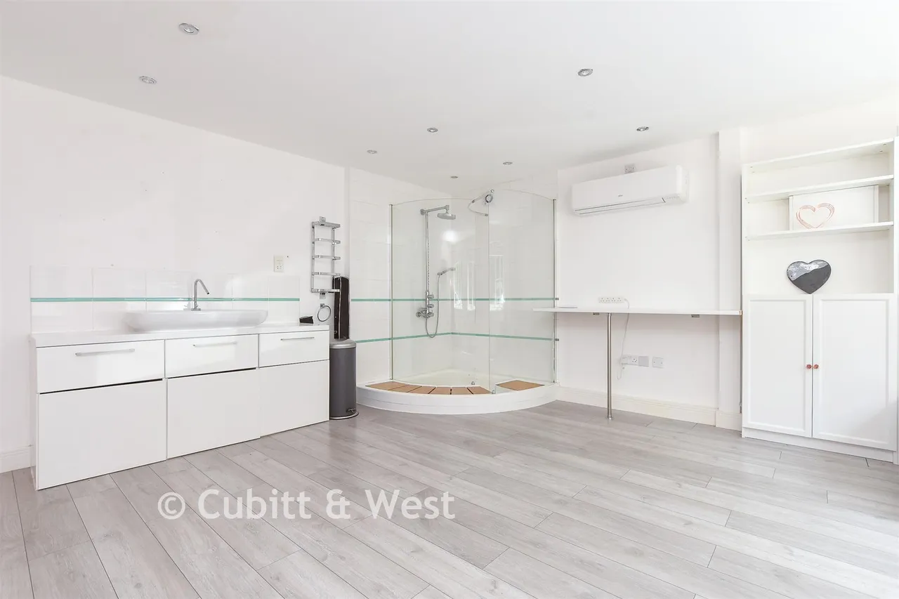 Copthorne Road, Felbridge, RH19, photo 15