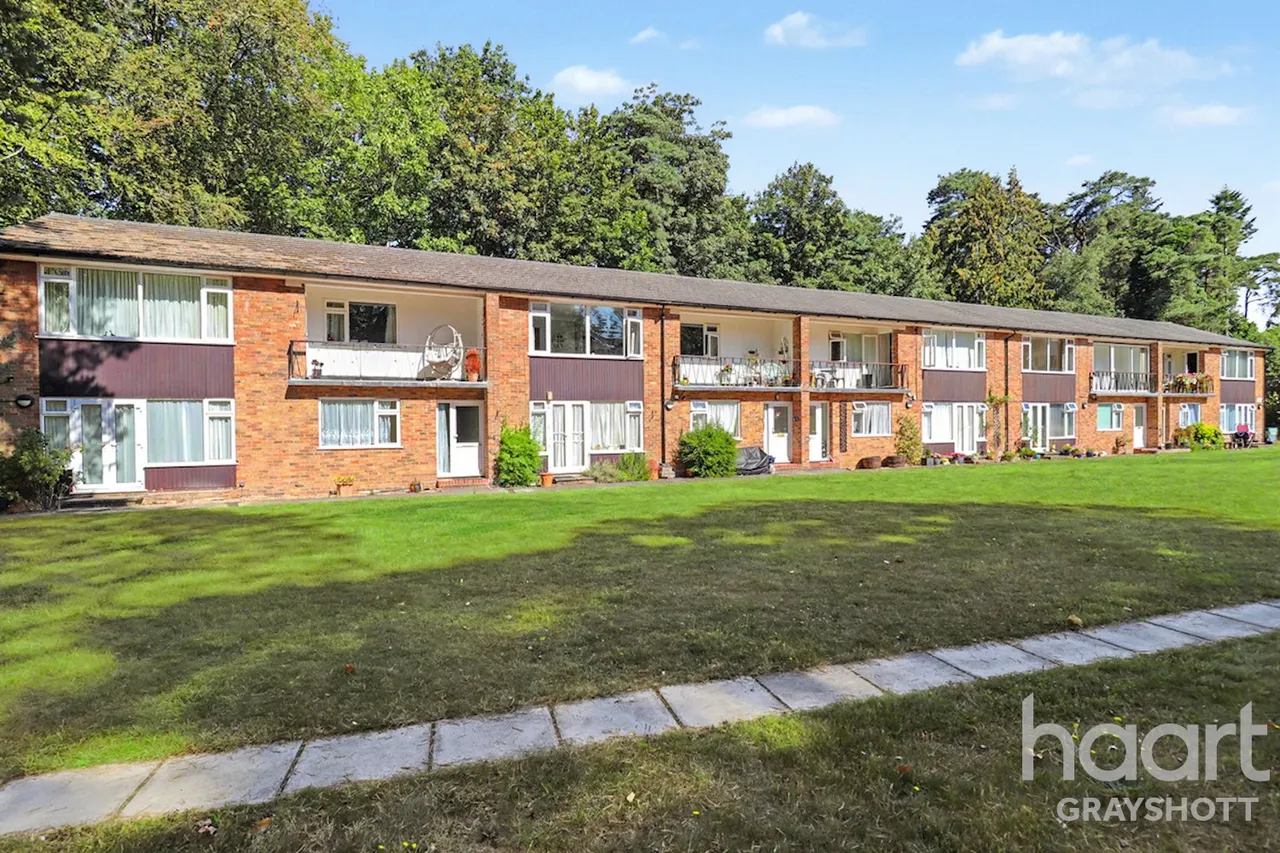 2 bed flat for sale, Beacon Hill Court, Hindhead, GU26