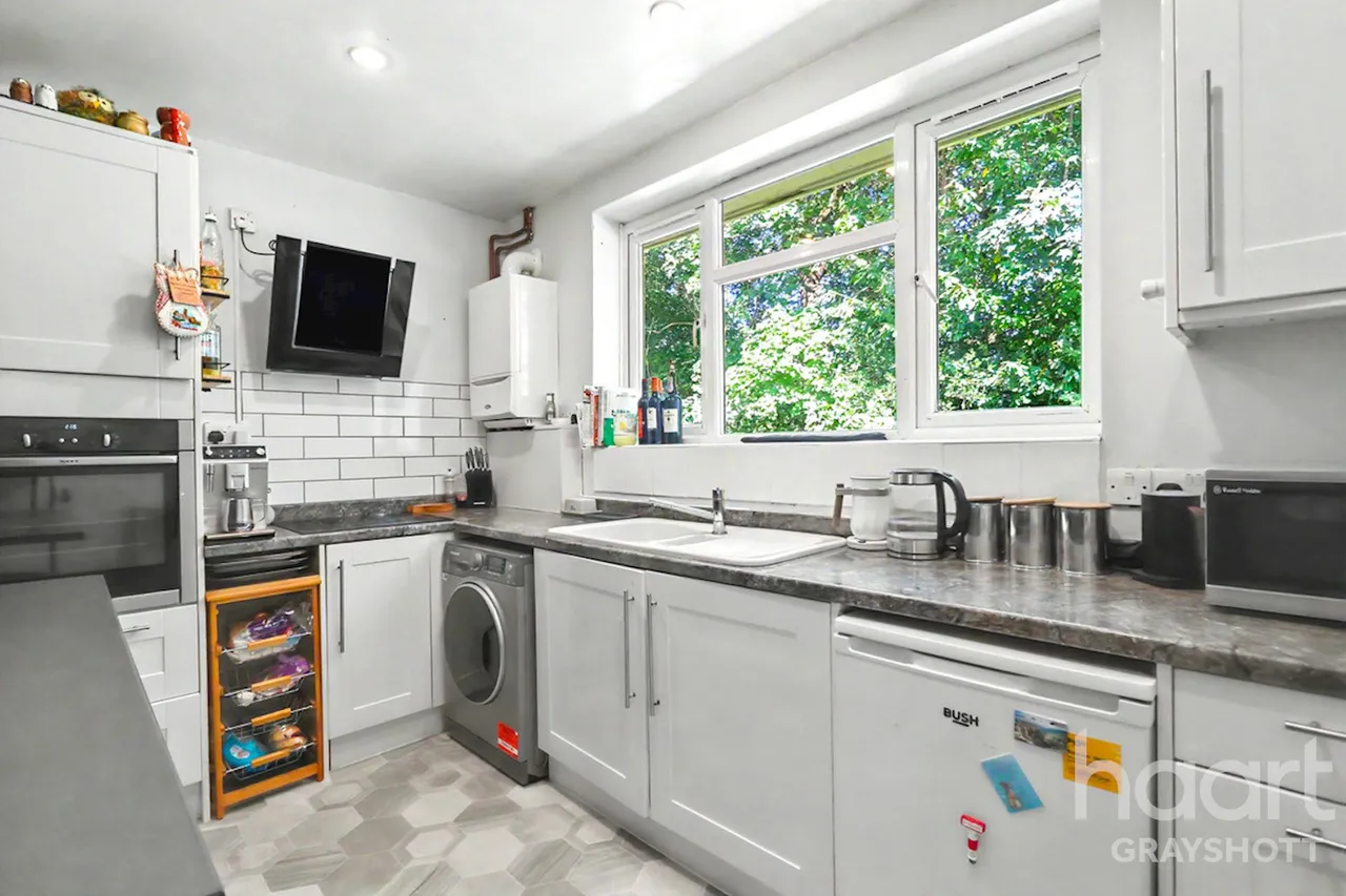 Beacon Hill Court, Hindhead, GU26, photo 3