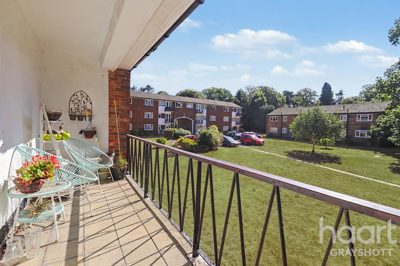 Beacon Hill Court, Hindhead, GU26, photo 5
