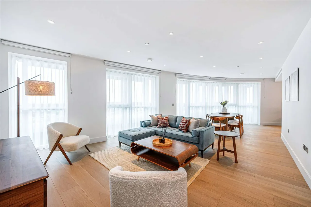 3 bed new development to rent, Cascade Way, White City, W12