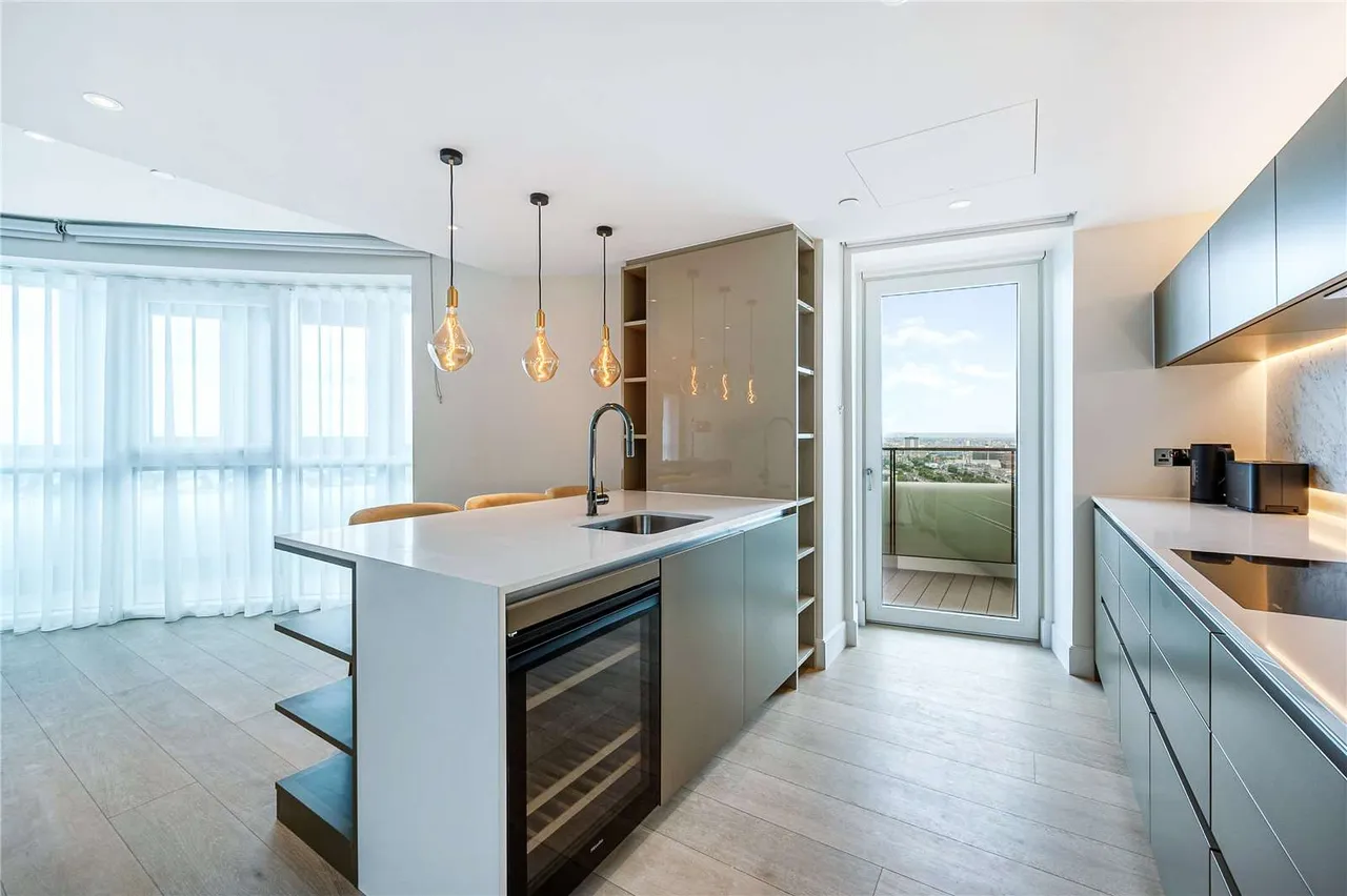 Cascade Way, White City, W12, photo 4
