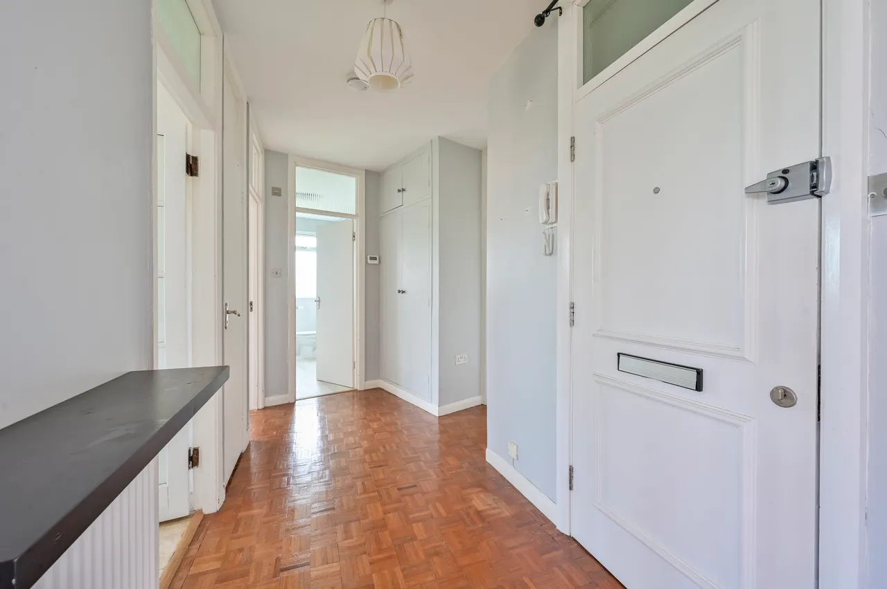 14 Somerset Lodge, 1 Briar Walk, London, photo 8