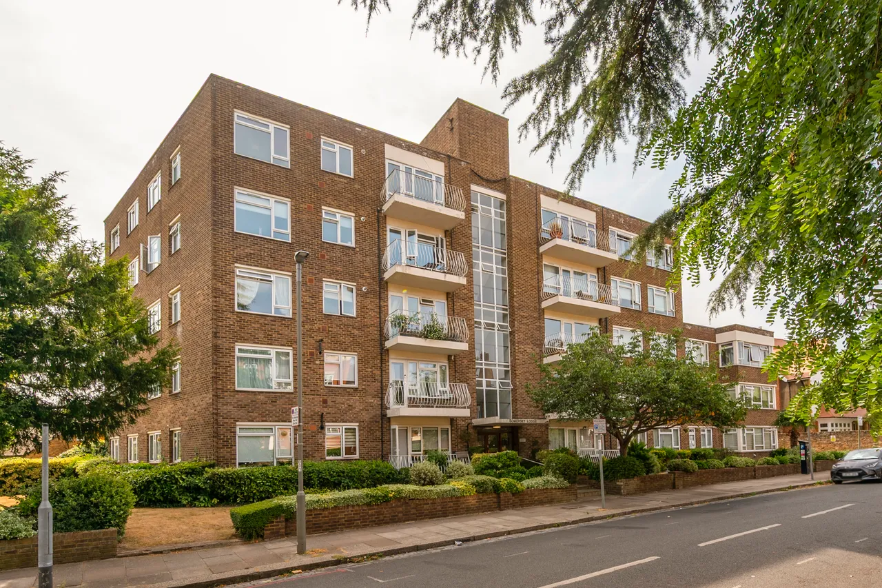 2 bed flat for sale — 14 Somerset Lodge, 1 Briar Walk, London