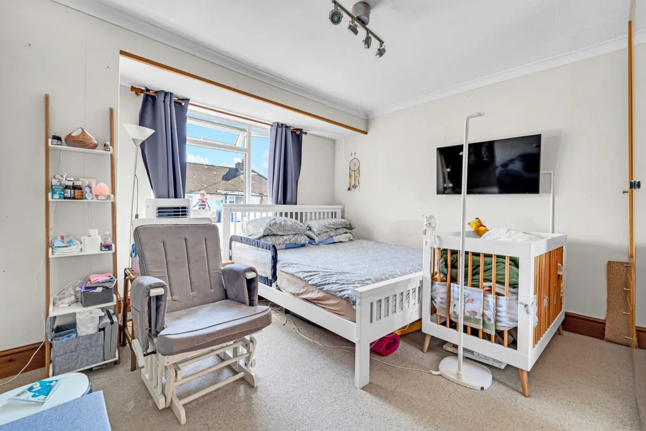 Warwick Avenue, Egham, TW20, photo 9