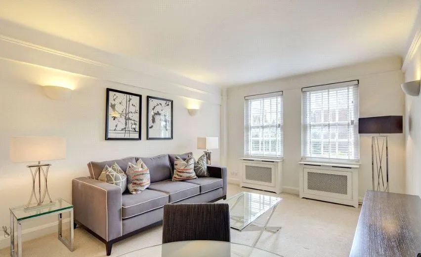 2 bed flat to rent, Fulham Road, South Kensington, SW3