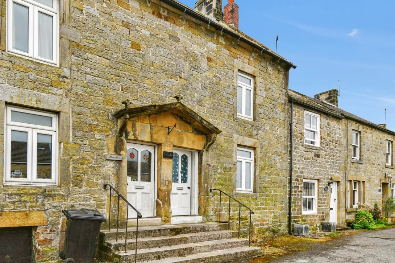 2 bed house for sale — Main Street, Kirkby Malzeard, Ripon