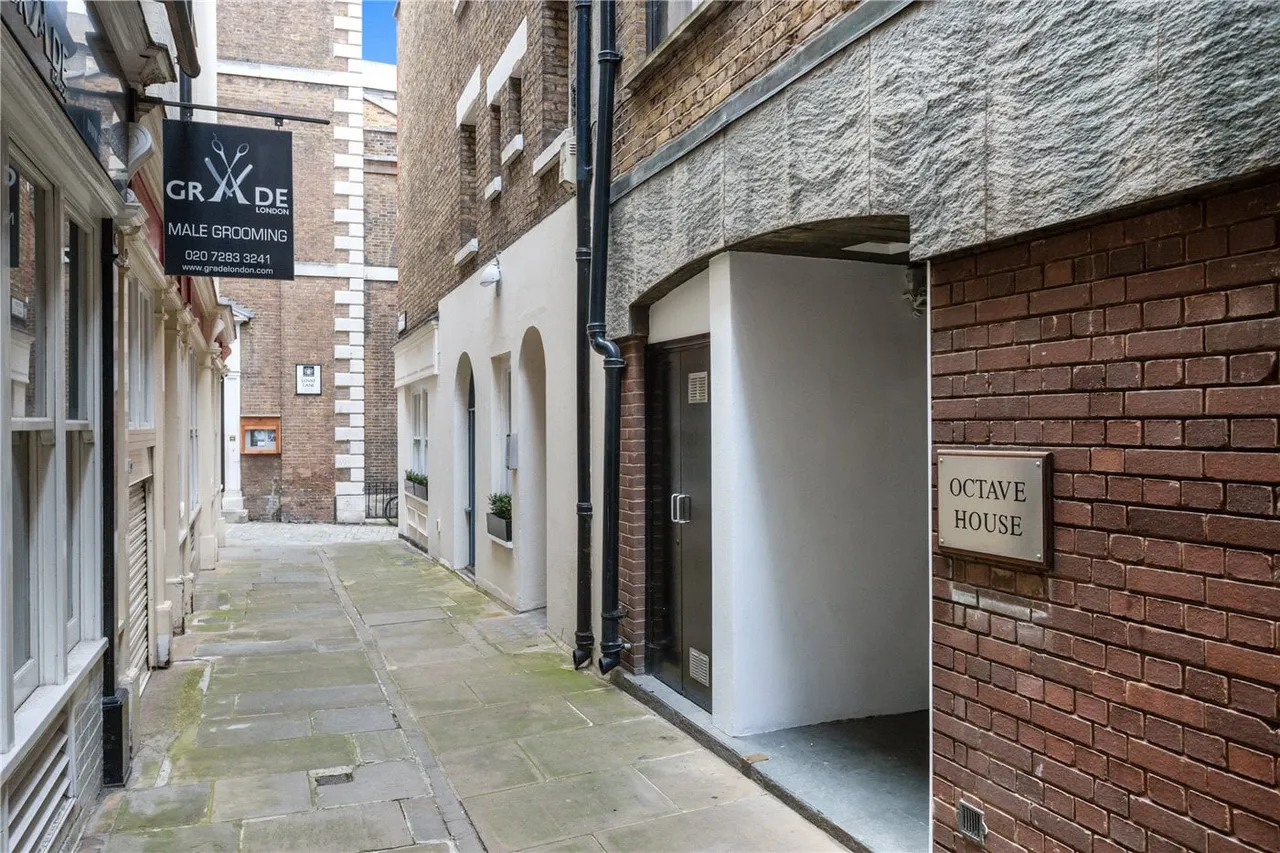 Botolph Alley, London, EC3R, photo 8