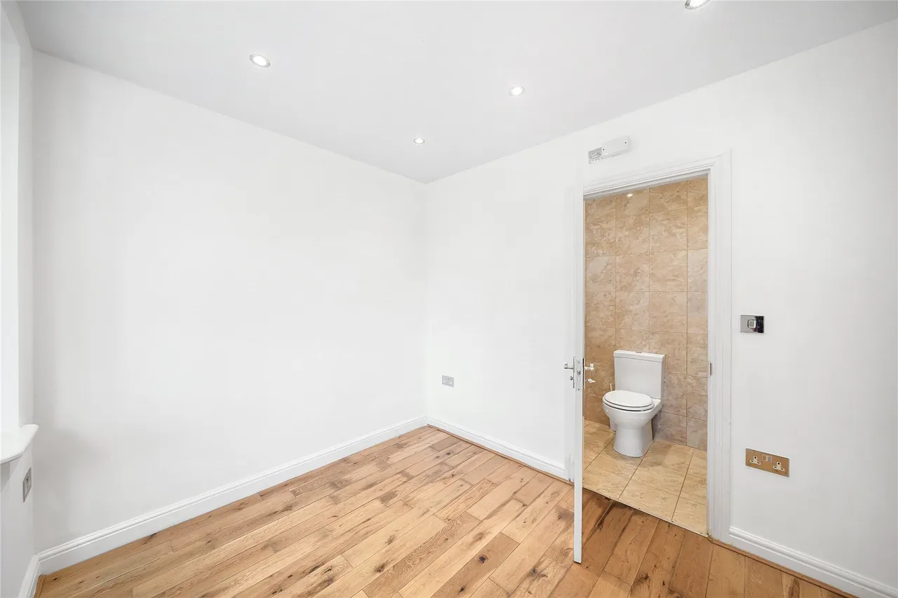 Cameron Road, London, SE6, photo 11