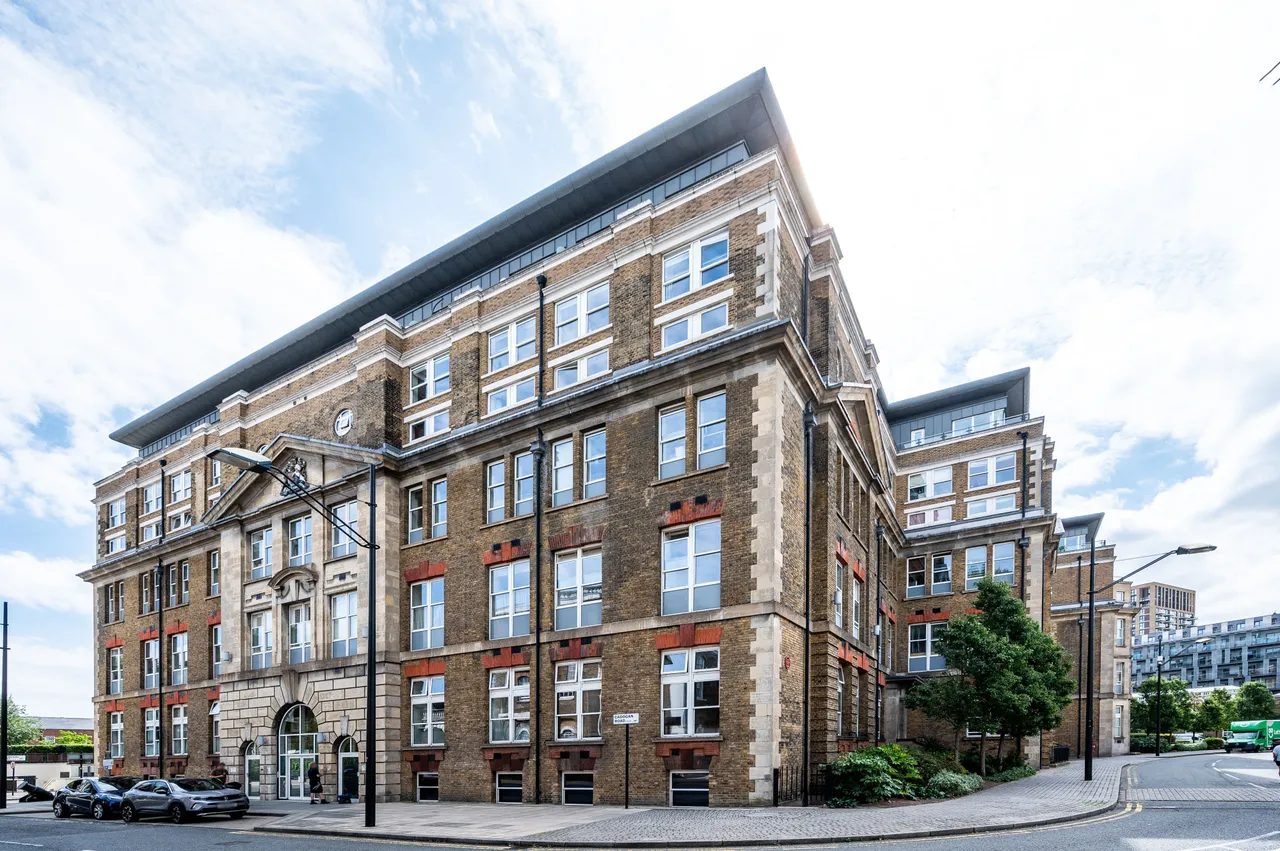 Flat 396 Building 22, Cadogan Road, London, photo 3