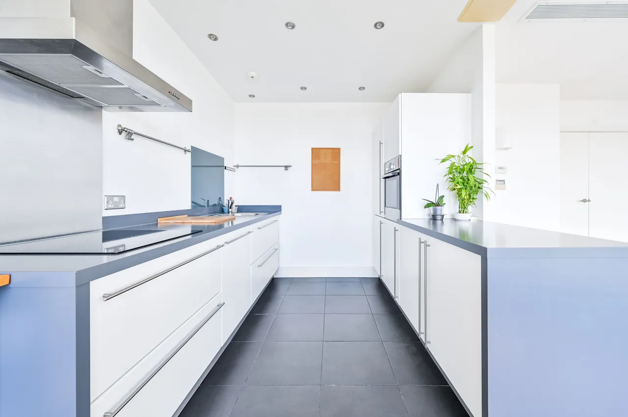 Flat 396 Building 22, Cadogan Road, London, photo 2