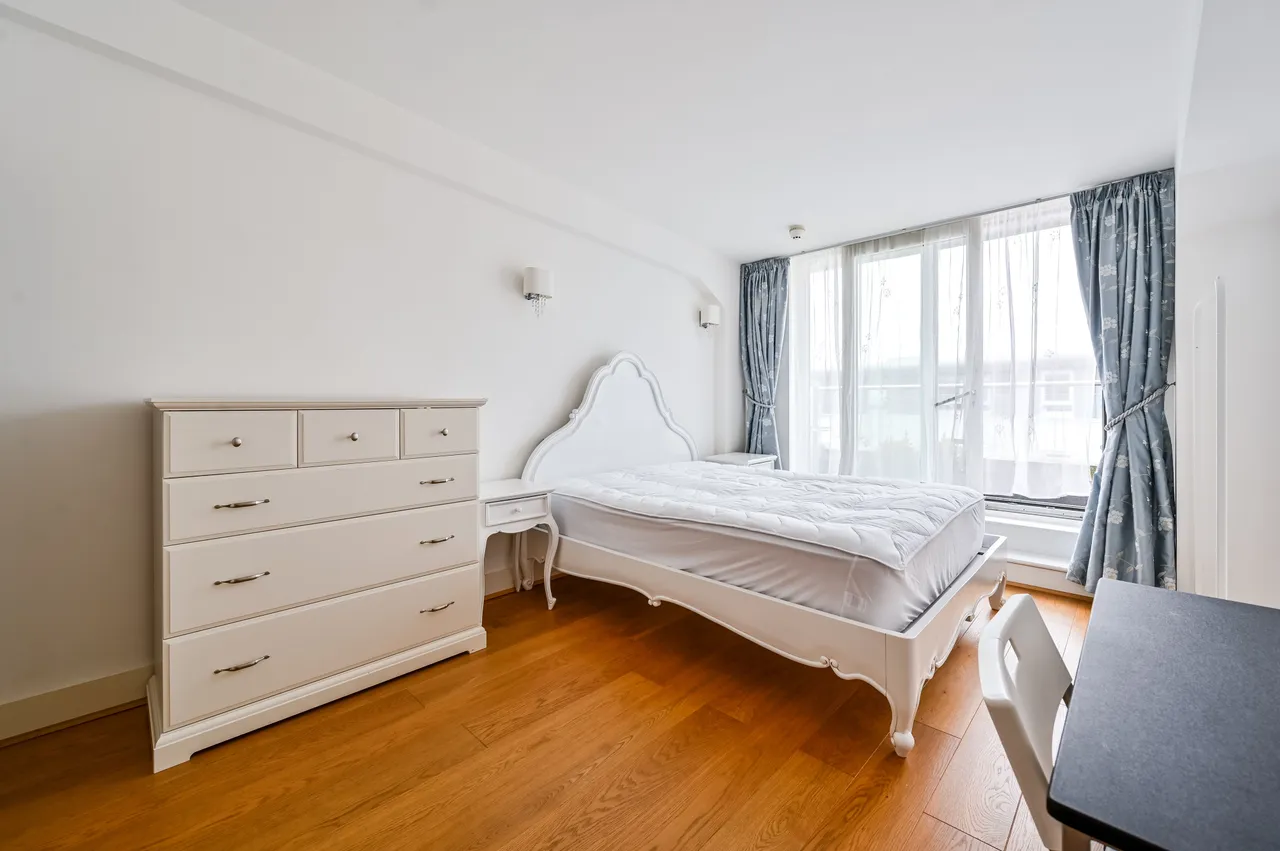 Flat 396 Building 22, Cadogan Road, London, photo 11