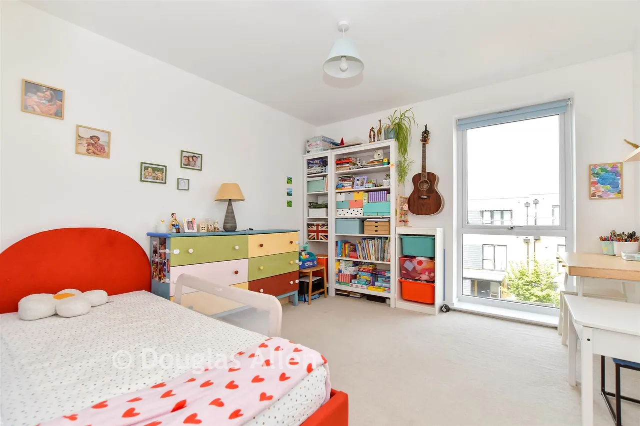 Safflower Lane, Harold Wood, RM3, photo 10