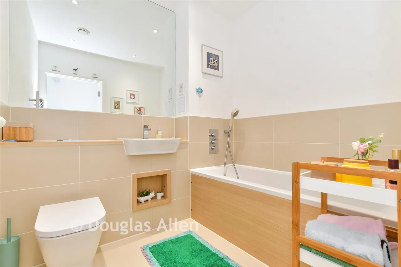 Safflower Lane, Harold Wood, RM3, photo 11