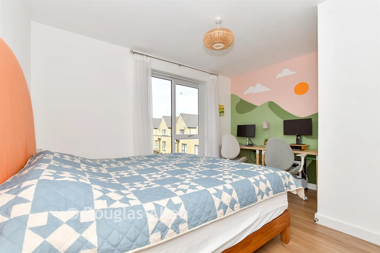 Safflower Lane, Harold Wood, RM3, photo 7