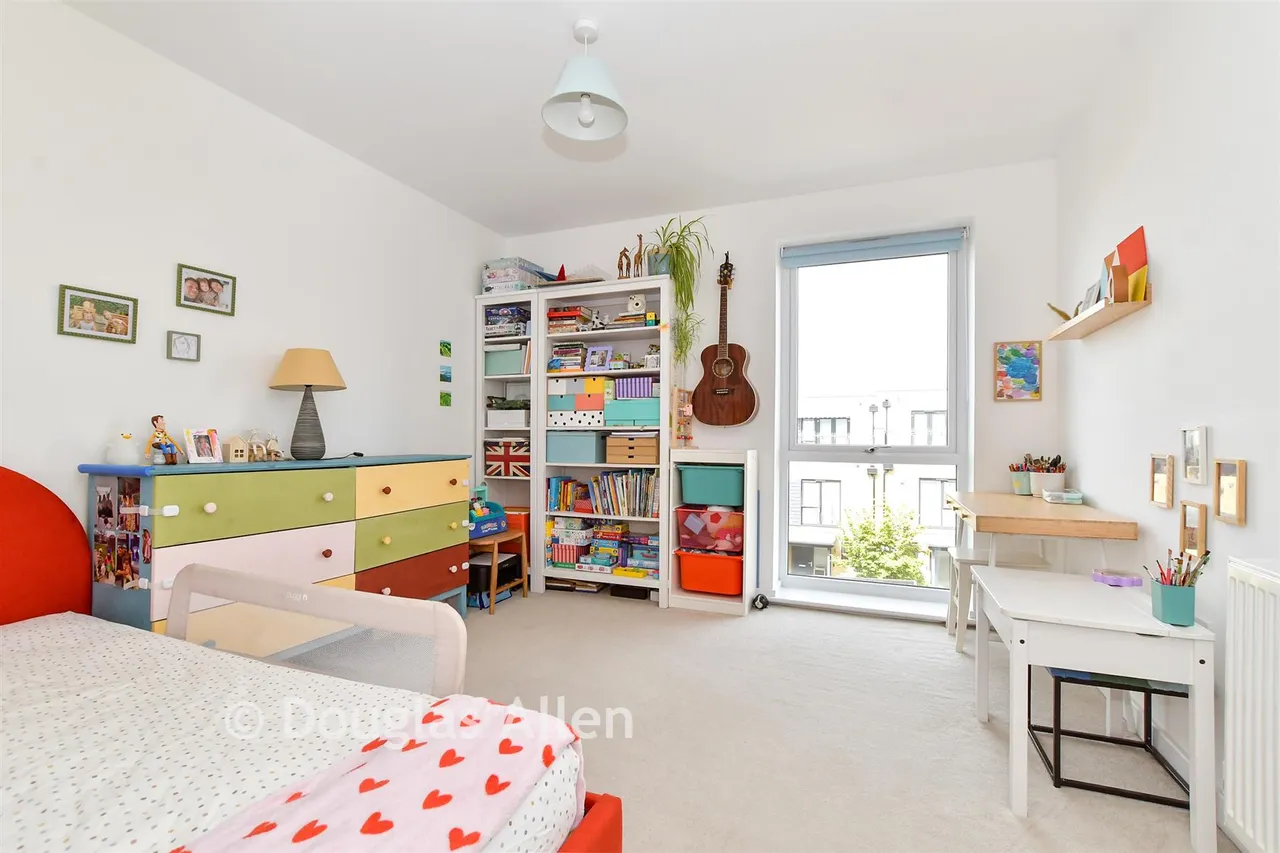 Safflower Lane, Harold Wood, RM3, photo 9