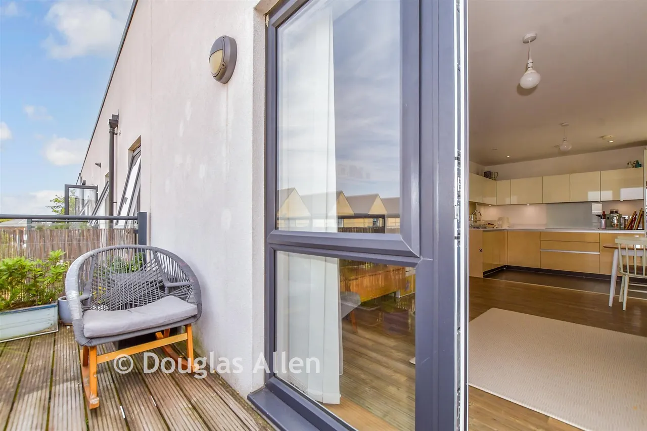 Safflower Lane, Harold Wood, RM3, photo 14