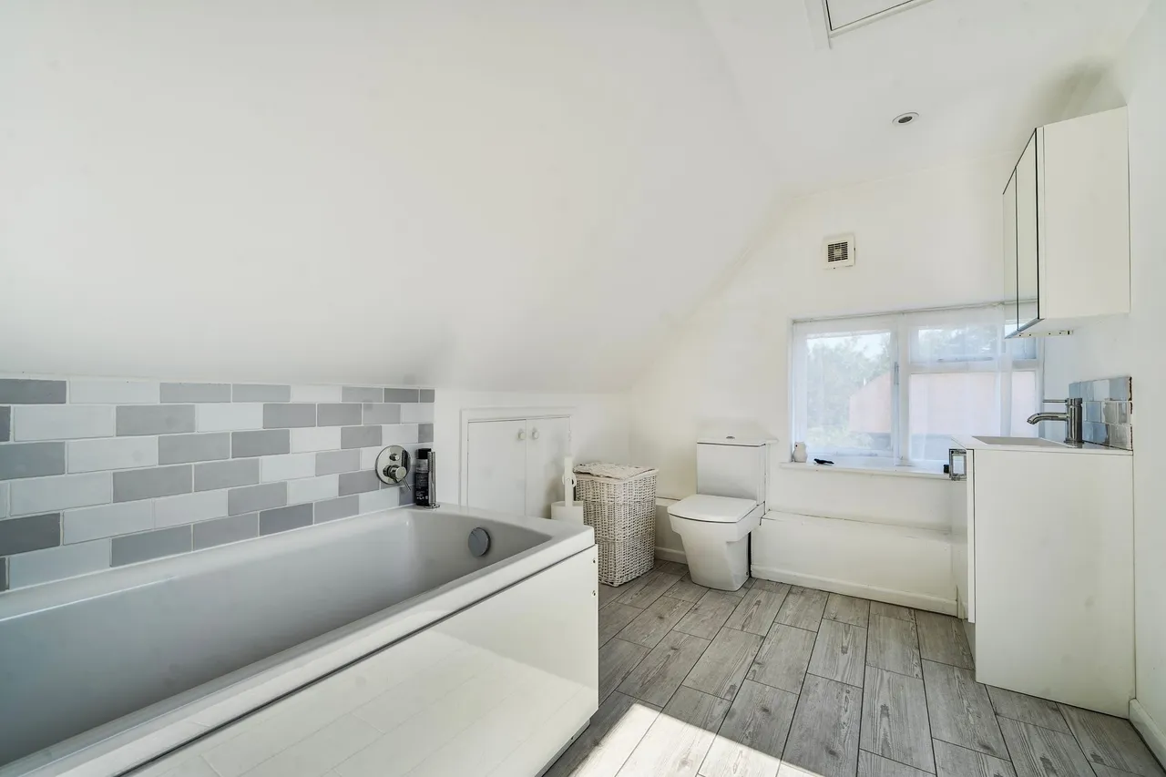 New Road, Midhurst, GU29, photo 16