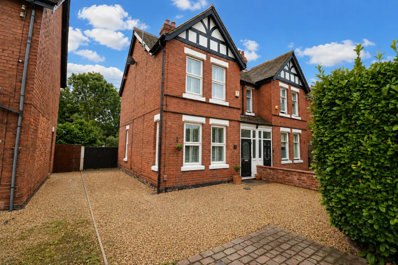 4 bed property for sale, Newport Road, Stafford