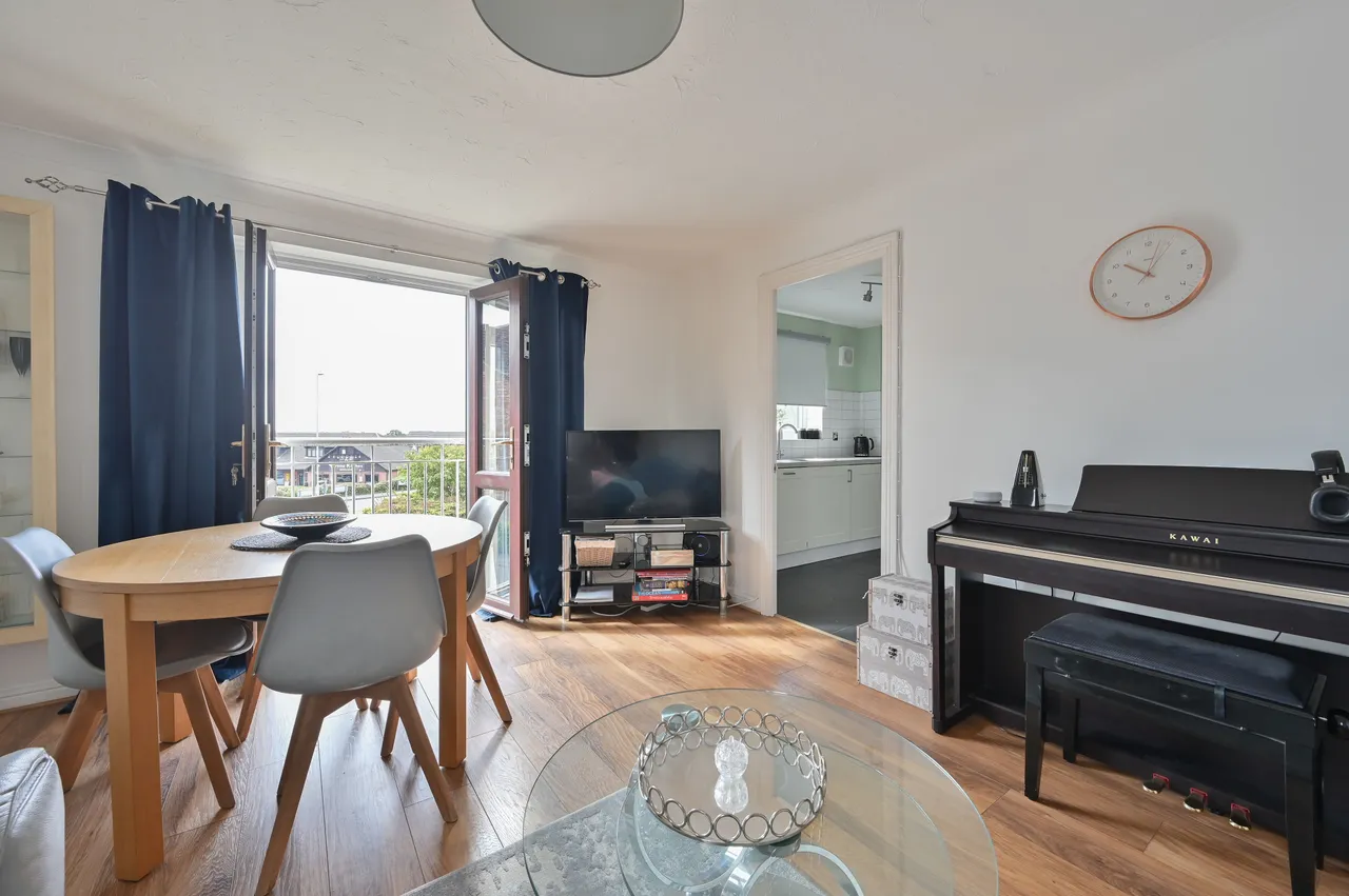 23 Harlech Road, Abbots Langley, photo 3