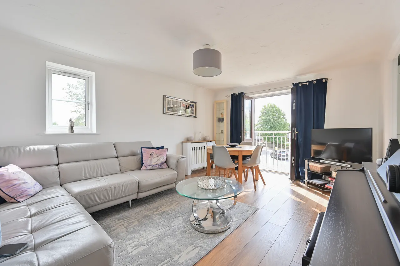 23 Harlech Road, Abbots Langley, photo 2
